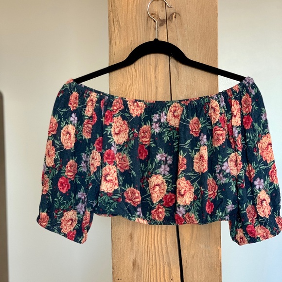 NWOT AE Floral Off-the-Shoulder Cropped Blouse - Picture 3 of 3